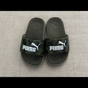 Boys size 11 Puma Slides